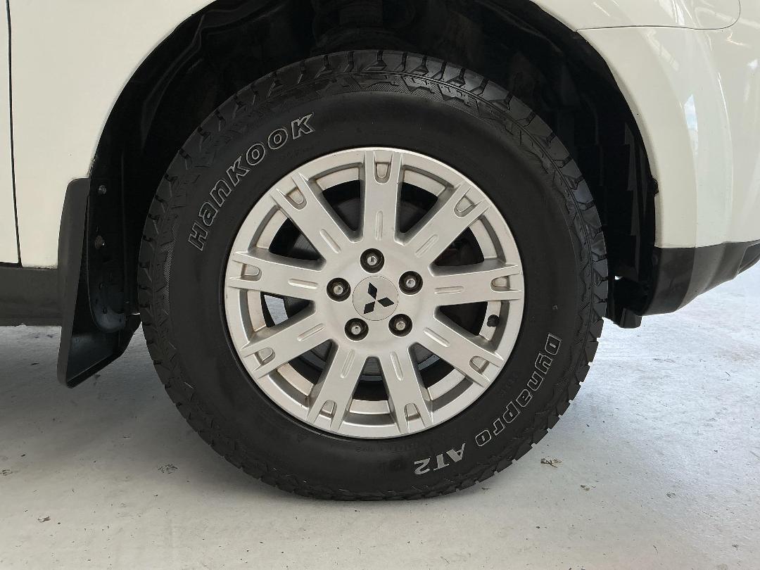 Photo '9' of Mitsubishi Outlander