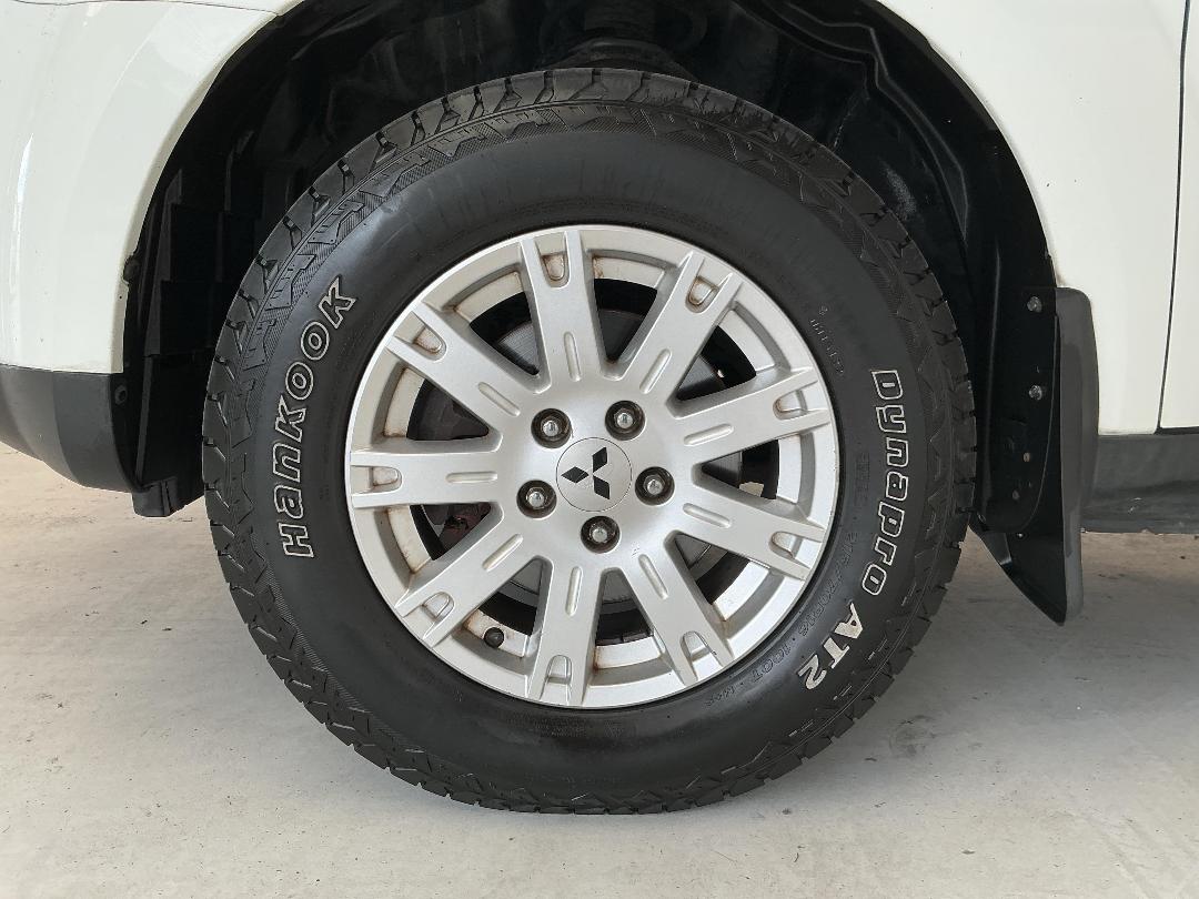 Photo '10' of Mitsubishi Outlander