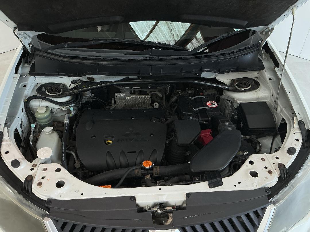 Photo '13' of Mitsubishi Outlander