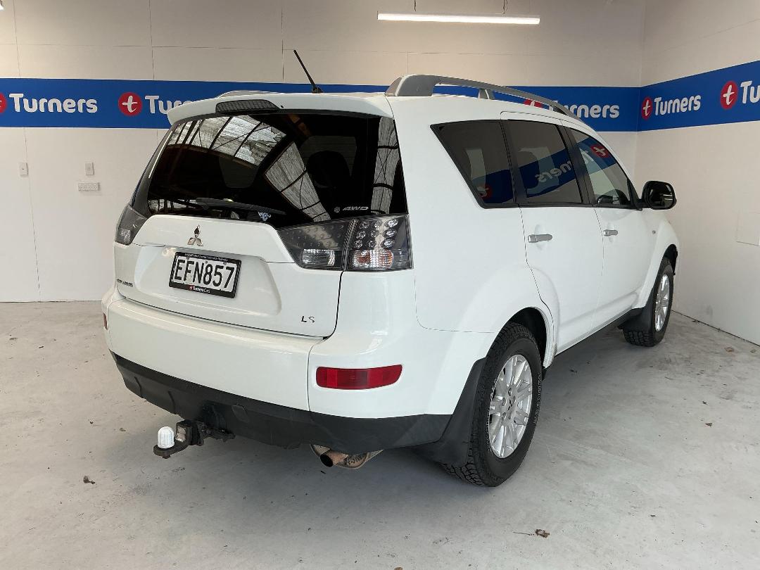 Photo '7' of Mitsubishi Outlander