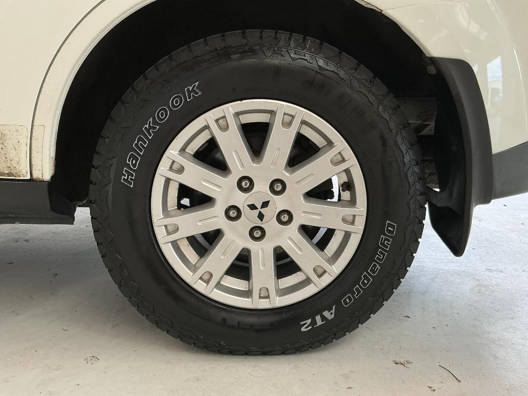 Photo '11' of Mitsubishi Outlander