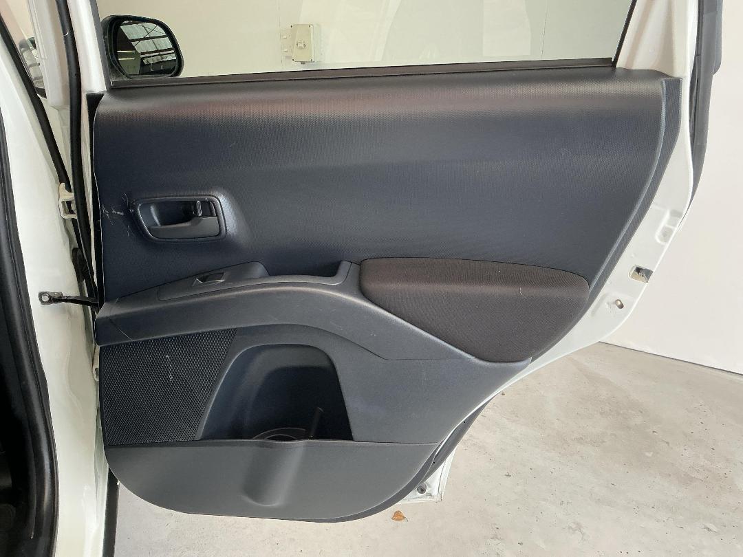 Photo '19' of Mitsubishi Outlander