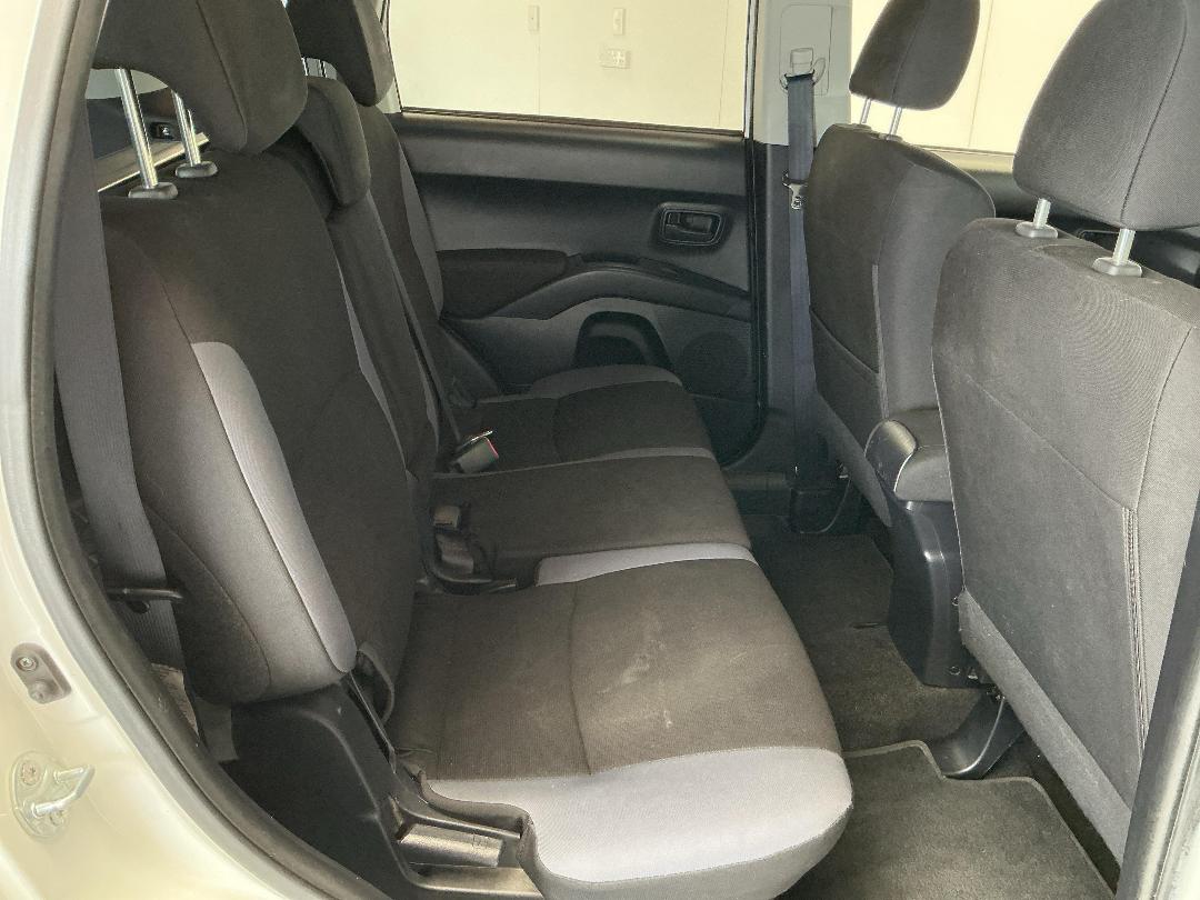 Photo '20' of Mitsubishi Outlander