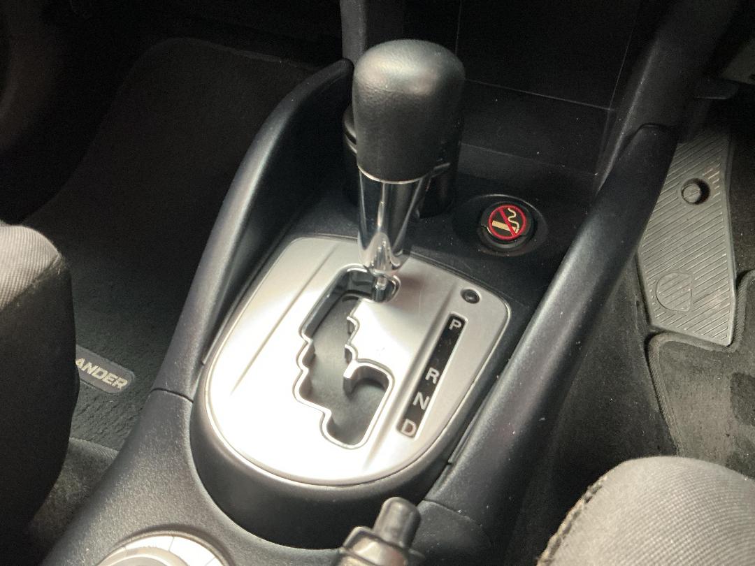 Photo '23' of Mitsubishi Outlander