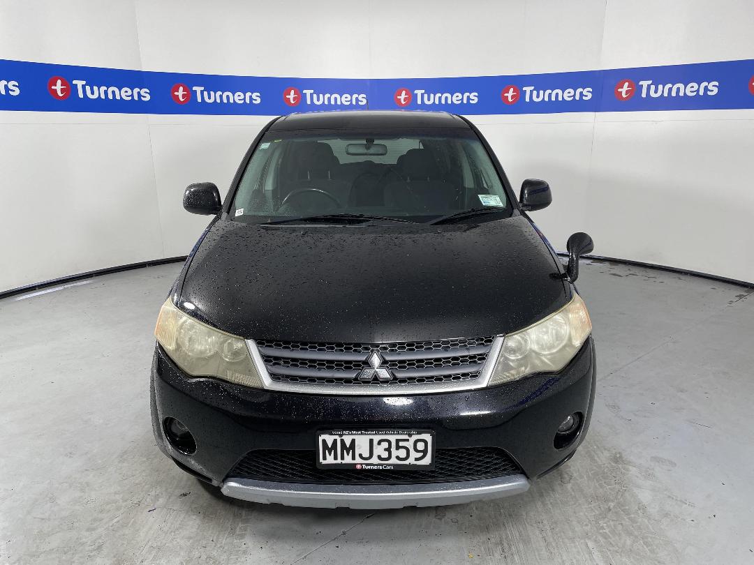 Photo '2' of Mitsubishi Outlander