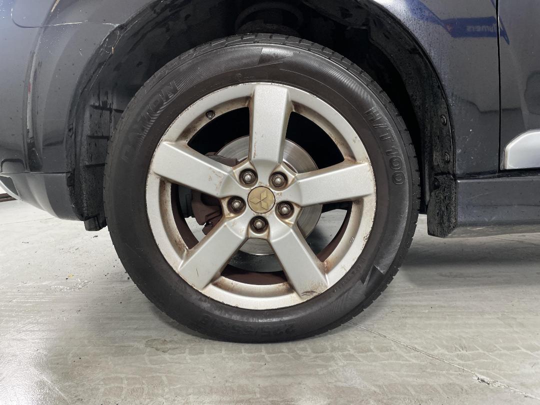 Photo '10' of Mitsubishi Outlander