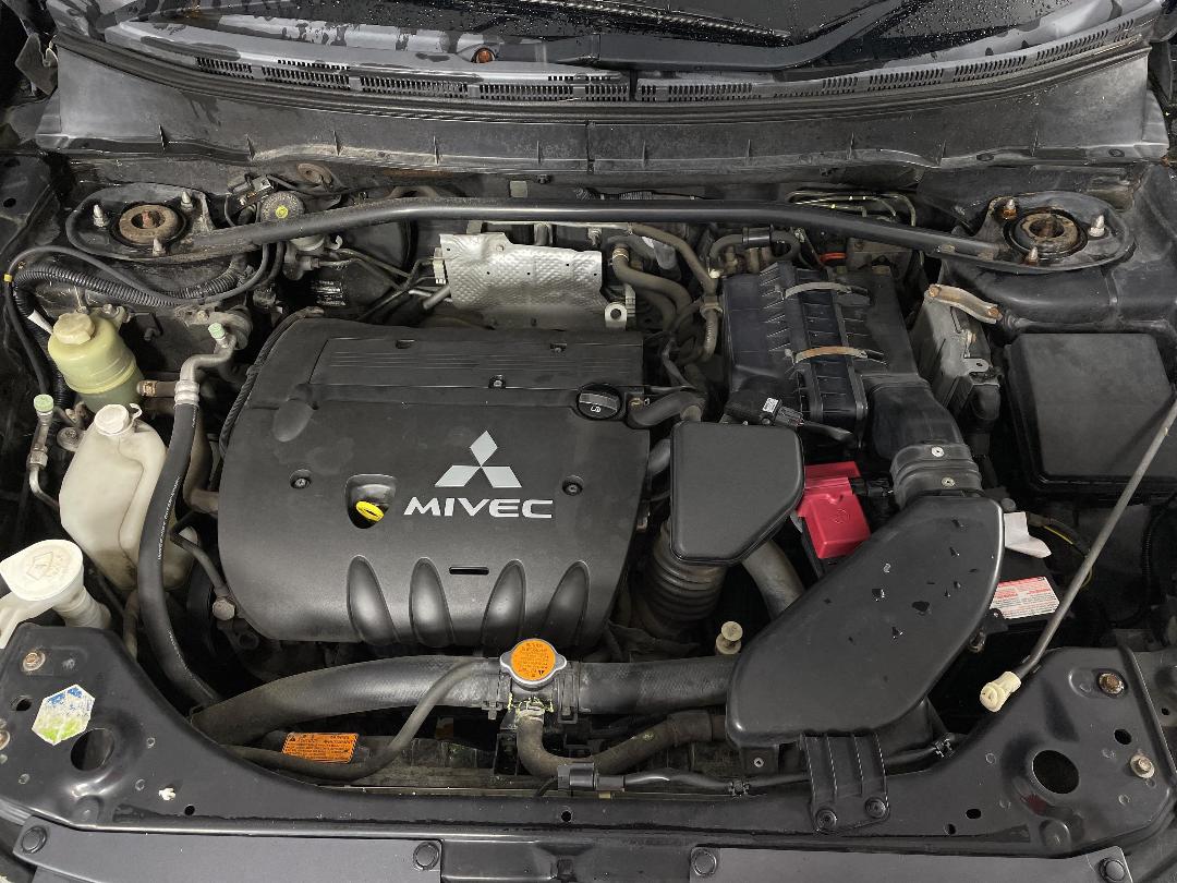 Photo '13' of Mitsubishi Outlander