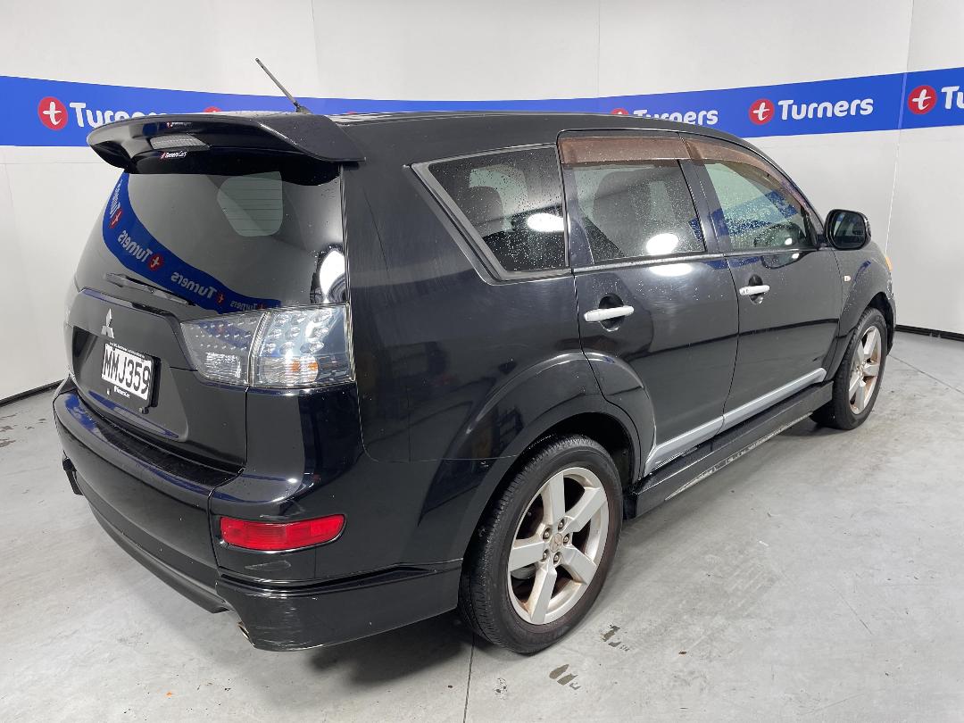 Photo '7' of Mitsubishi Outlander