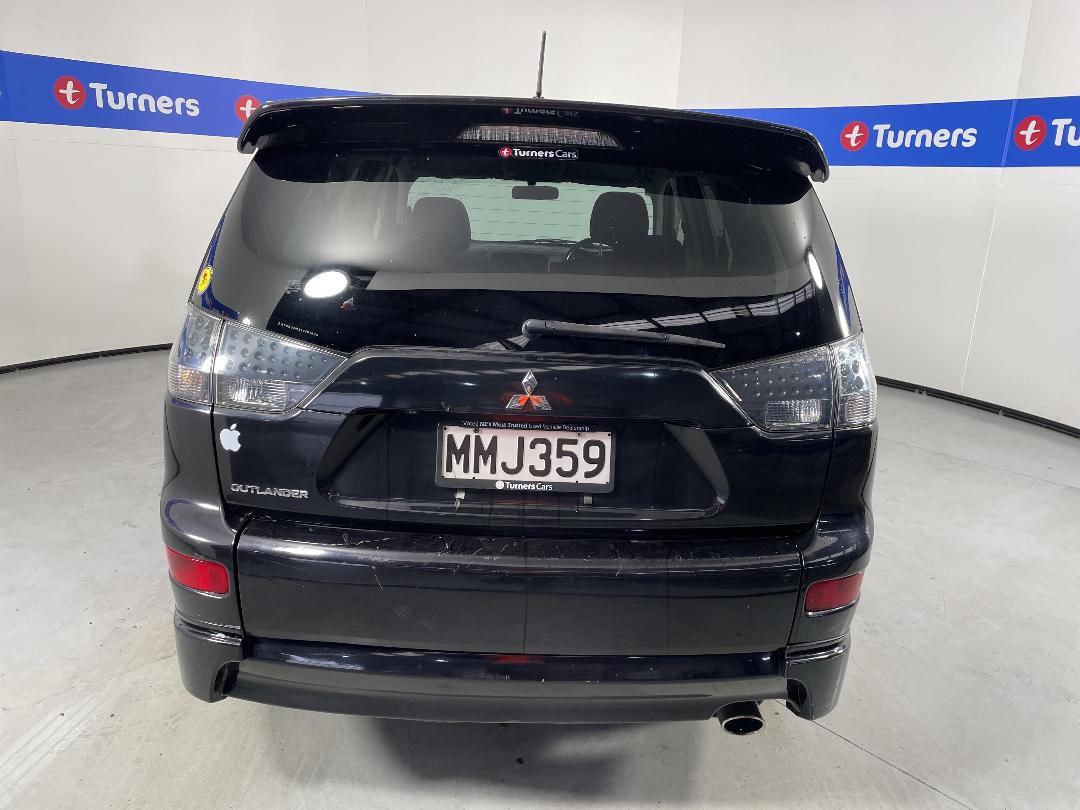 Photo '6' of Mitsubishi Outlander