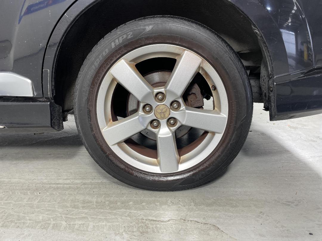 Photo '11' of Mitsubishi Outlander