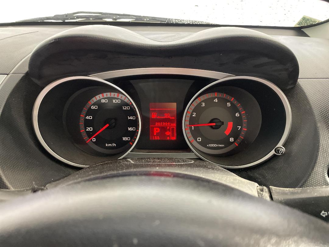 Photo '21' of Mitsubishi Outlander