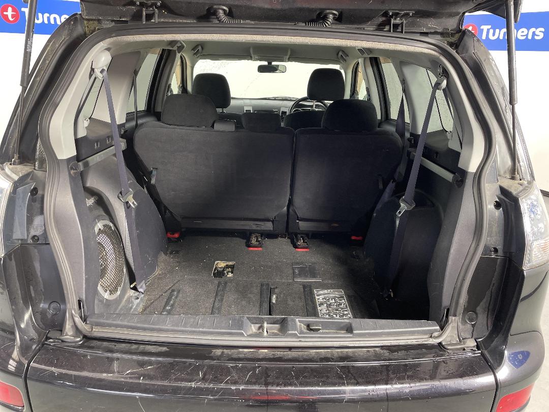 Photo '14' of Mitsubishi Outlander