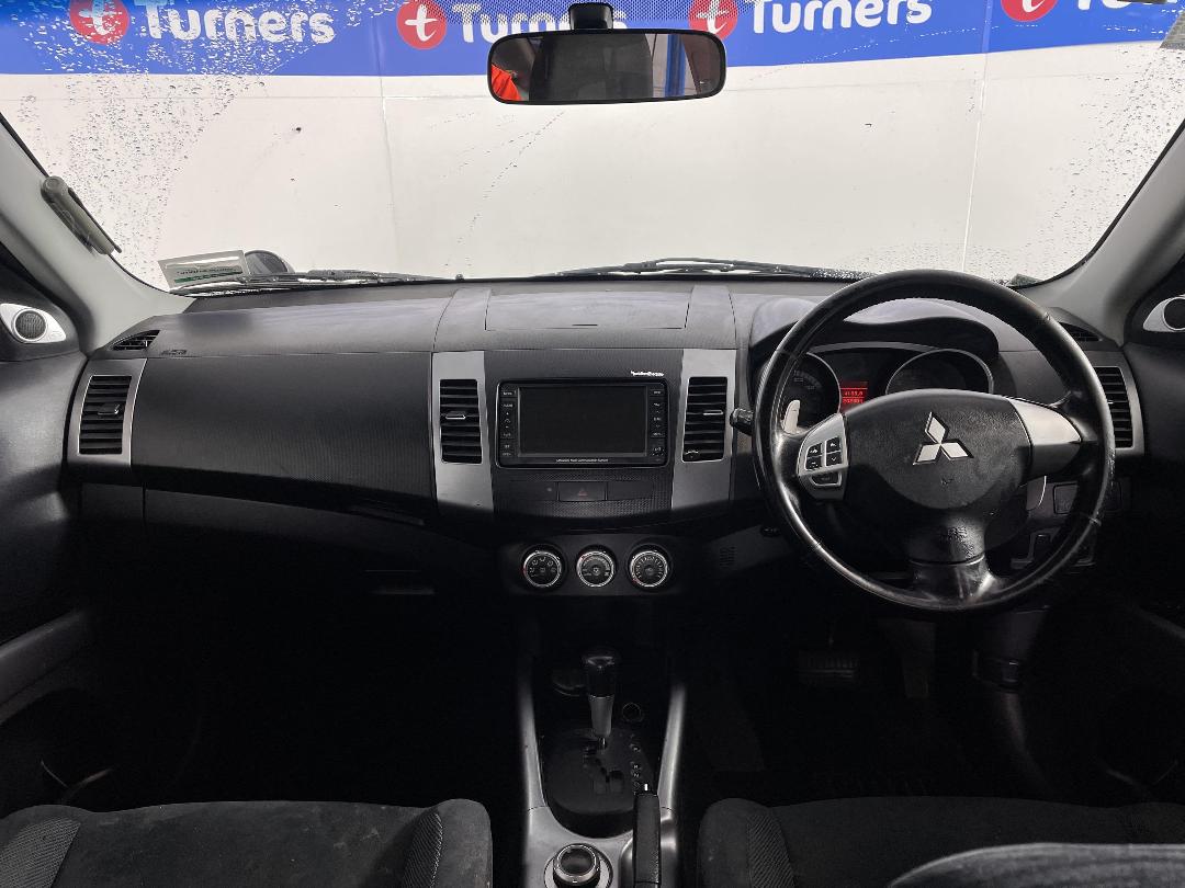 Photo '17' of Mitsubishi Outlander