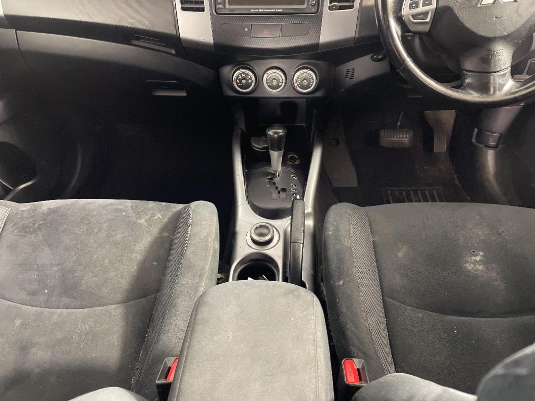 Photo '18' of Mitsubishi Outlander