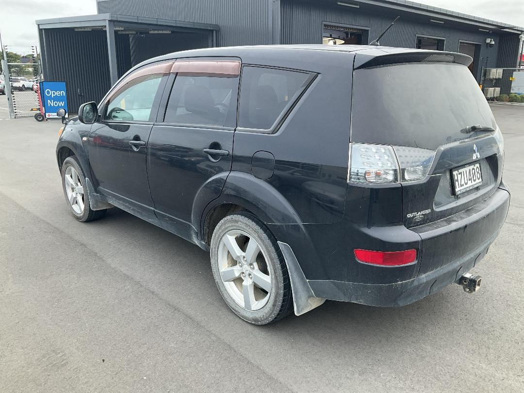 Photo '4' of Mitsubishi Outlander Photo '4' of Mitsubishi Outlander