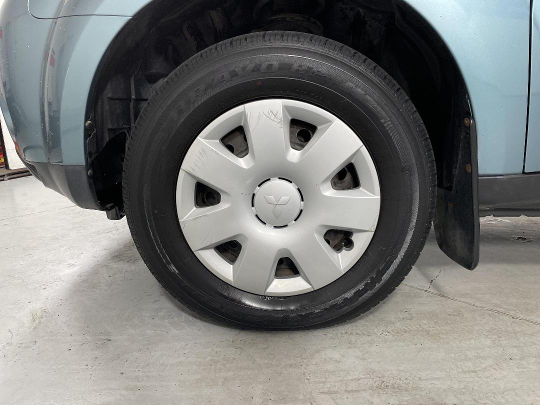 Photo '10' of Mitsubishi Outlander Photo '10' of Mitsubishi Outlander