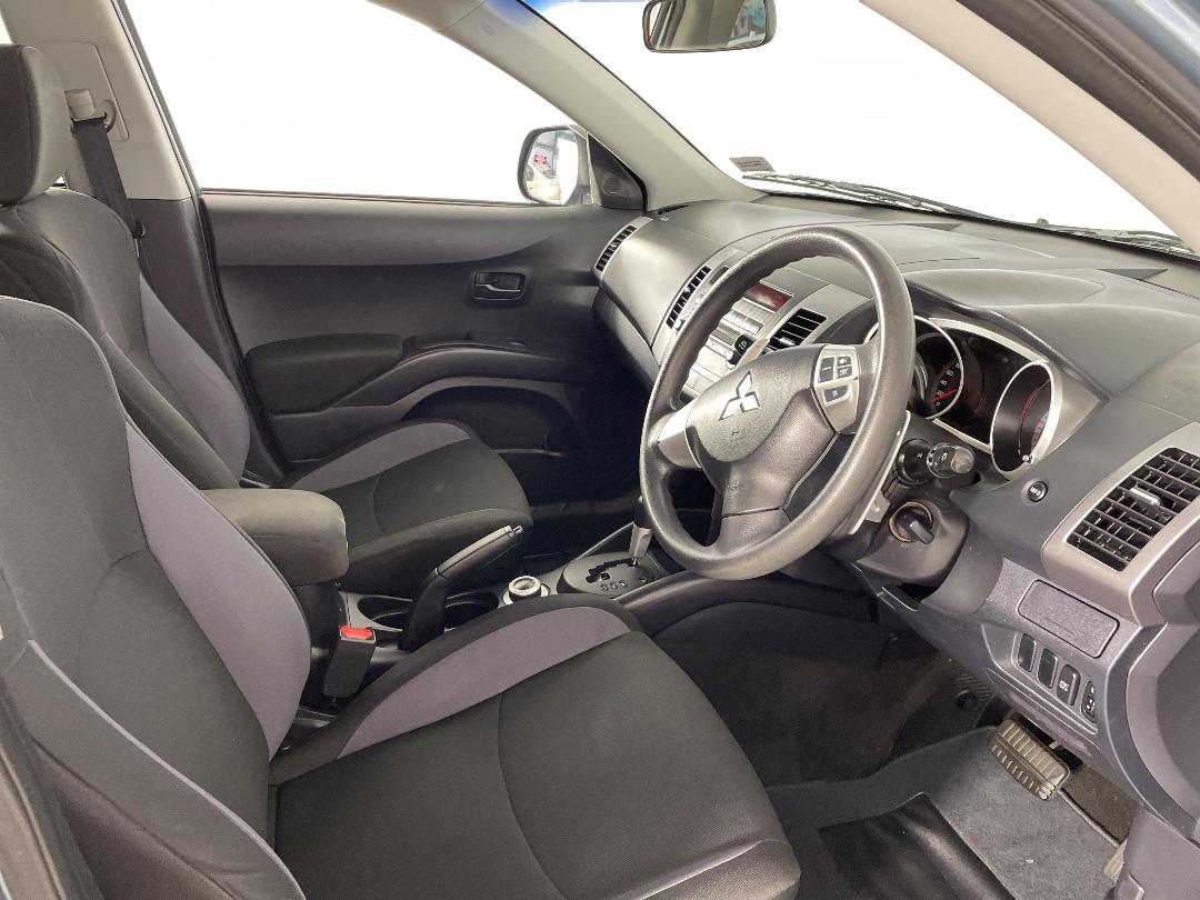 Photo '16' of Mitsubishi Outlander Photo '16' of Mitsubishi Outlander