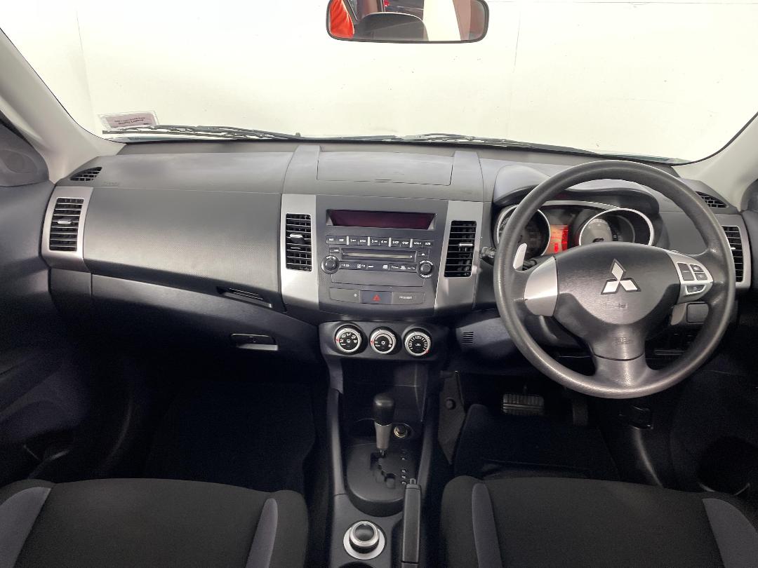 Photo '17' of Mitsubishi Outlander Photo '17' of Mitsubishi Outlander