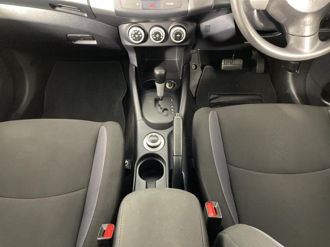 Photo '18' of Mitsubishi Outlander Photo '18' of Mitsubishi Outlander