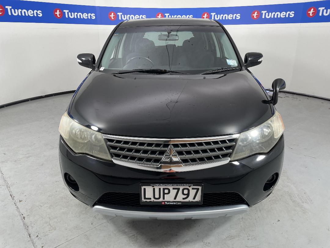 Photo '2' of Mitsubishi Outlander Photo '2' of Mitsubishi Outlander