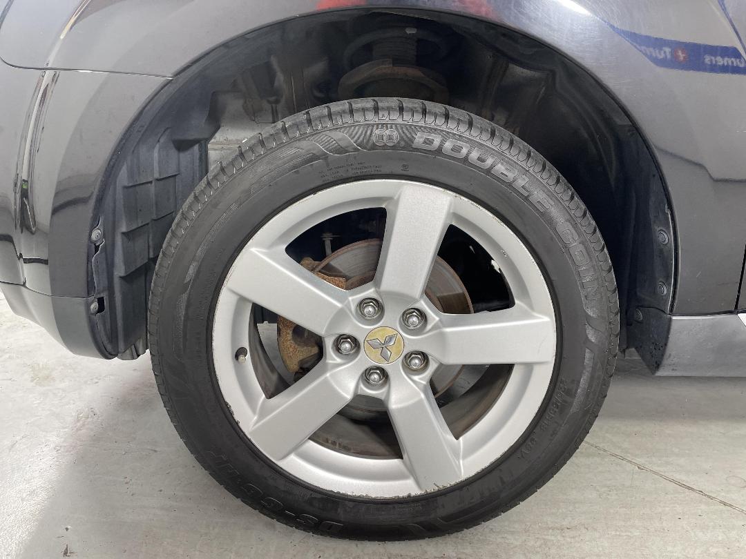 Photo '10' of Mitsubishi Outlander Photo '10' of Mitsubishi Outlander