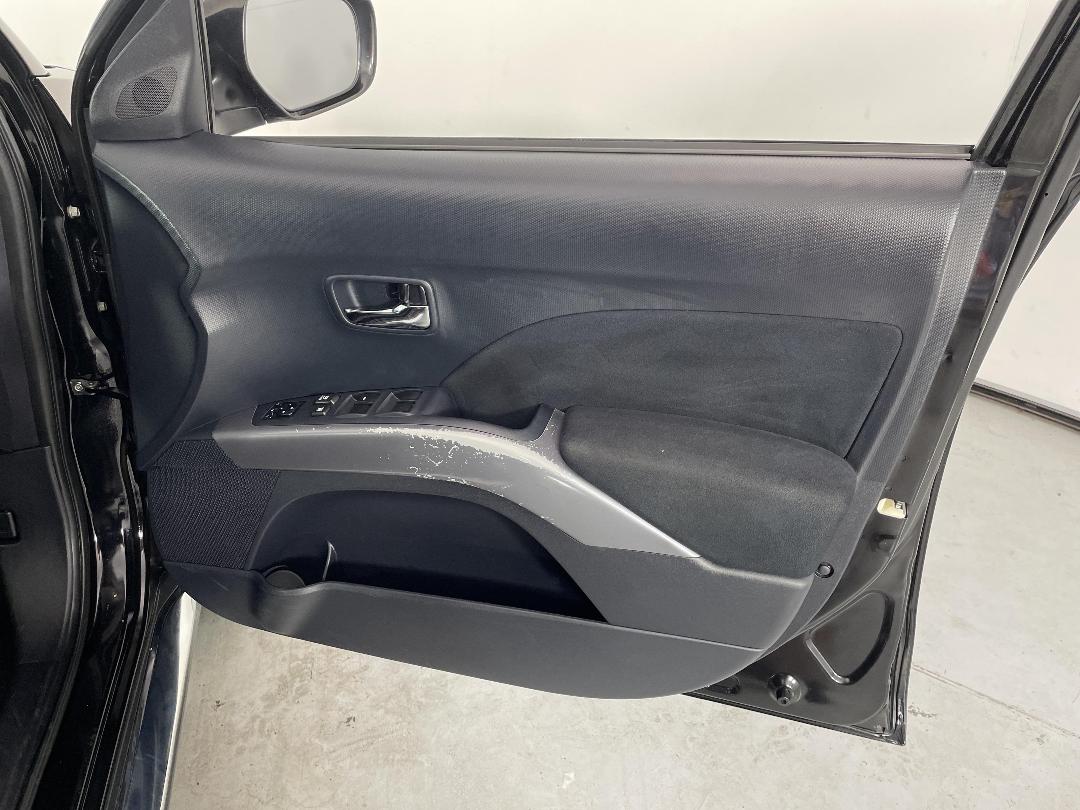 Photo '15' of Mitsubishi Outlander Photo '15' of Mitsubishi Outlander