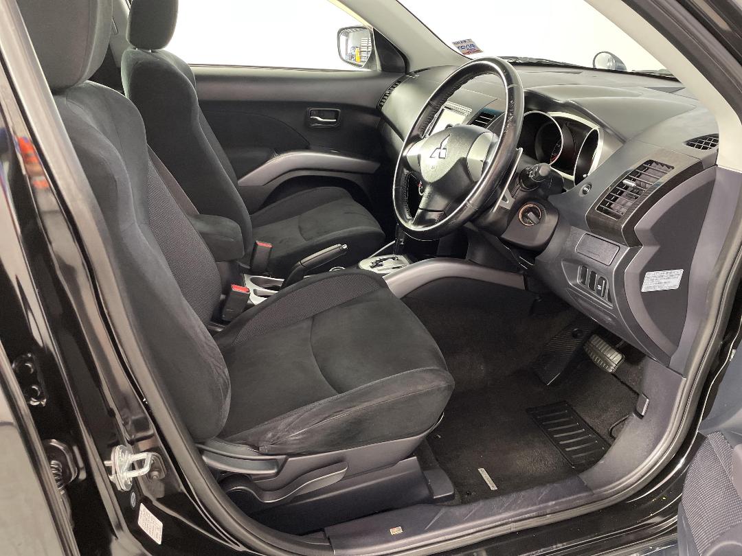 Photo '16' of Mitsubishi Outlander Photo '16' of Mitsubishi Outlander