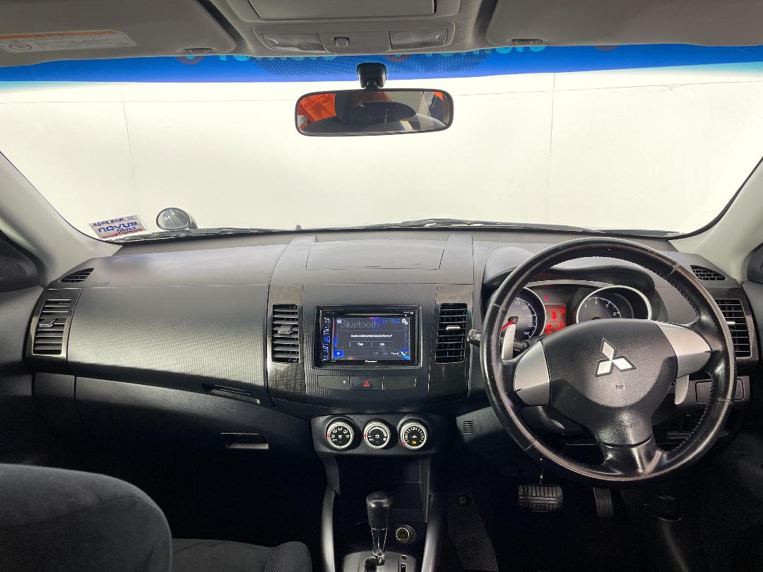 Photo '17' of Mitsubishi Outlander Photo '17' of Mitsubishi Outlander