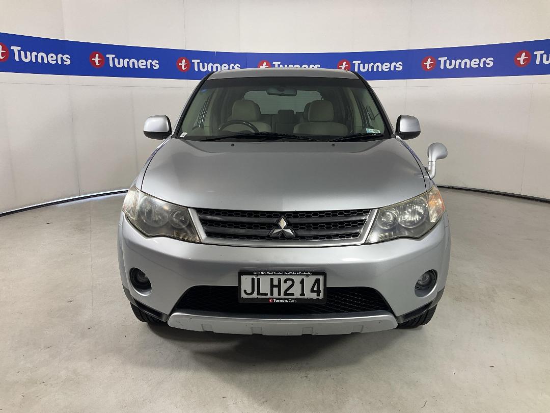 Photo '2' of Mitsubishi Outlander