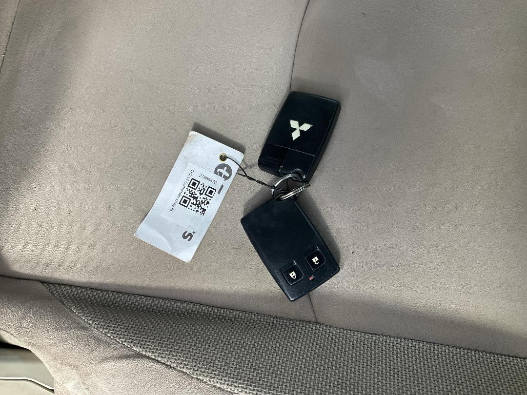 Photo '22' of Mitsubishi Outlander