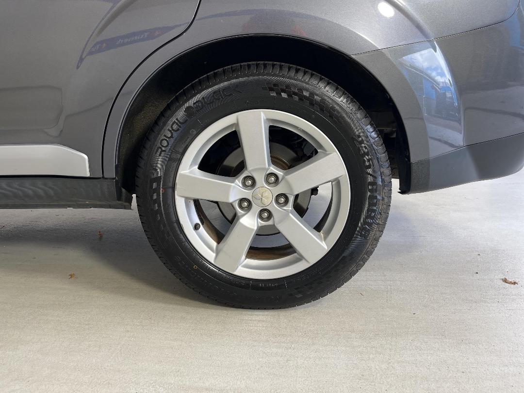 Photo '11' of Mitsubishi Outlander Photo '11' of Mitsubishi Outlander