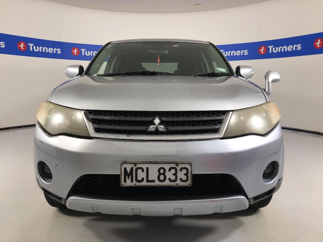 Photo '2' of Mitsubishi Outlander Photo '2' of Mitsubishi Outlander