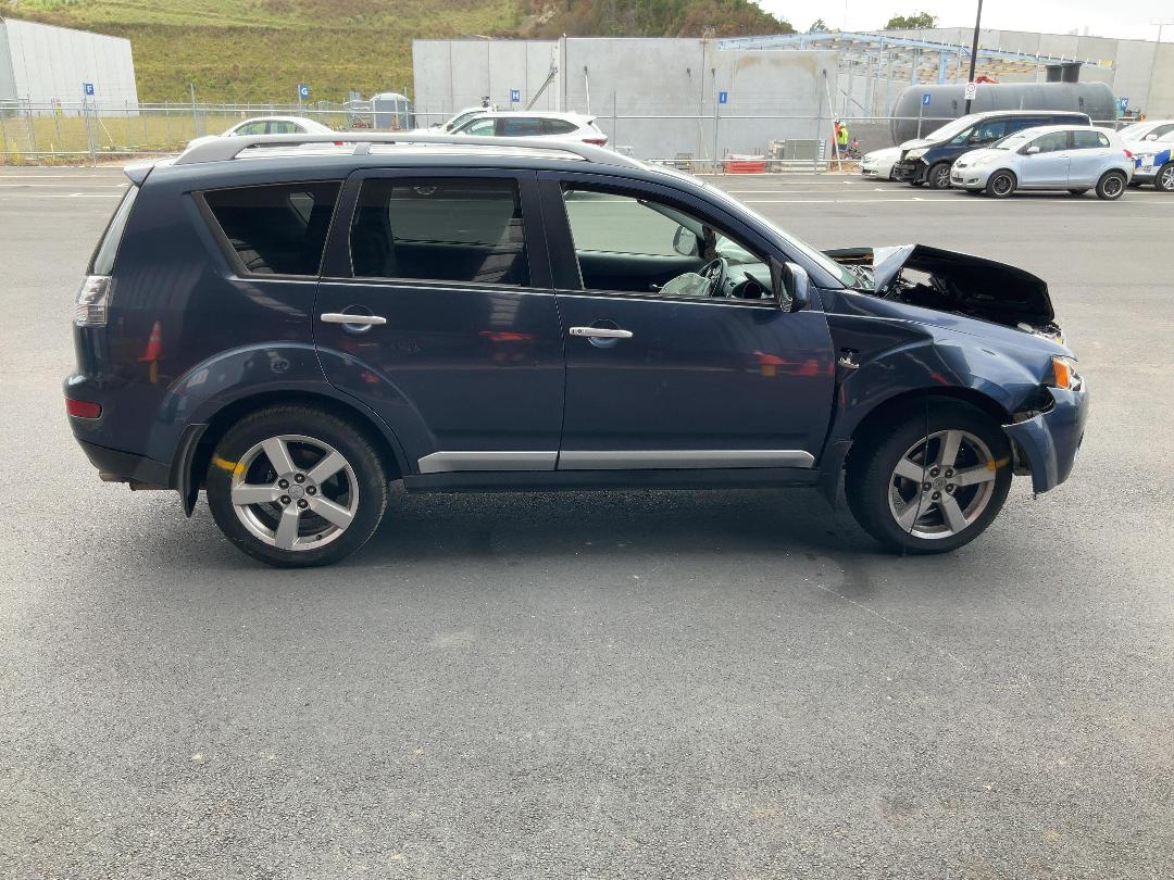 Photo '8' of Mitsubishi Outlander XLS Photo '8' of Mitsubishi Outlander XLS