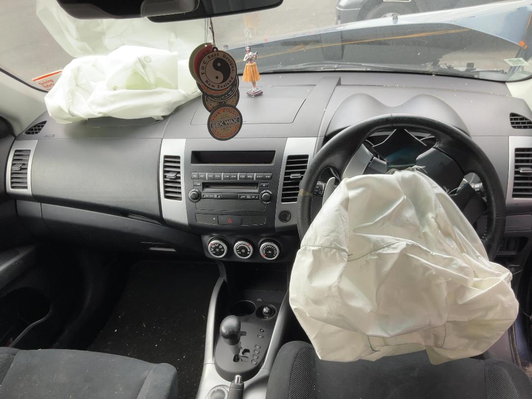 Photo '19' of Mitsubishi Outlander XLS Photo '19' of Mitsubishi Outlander XLS