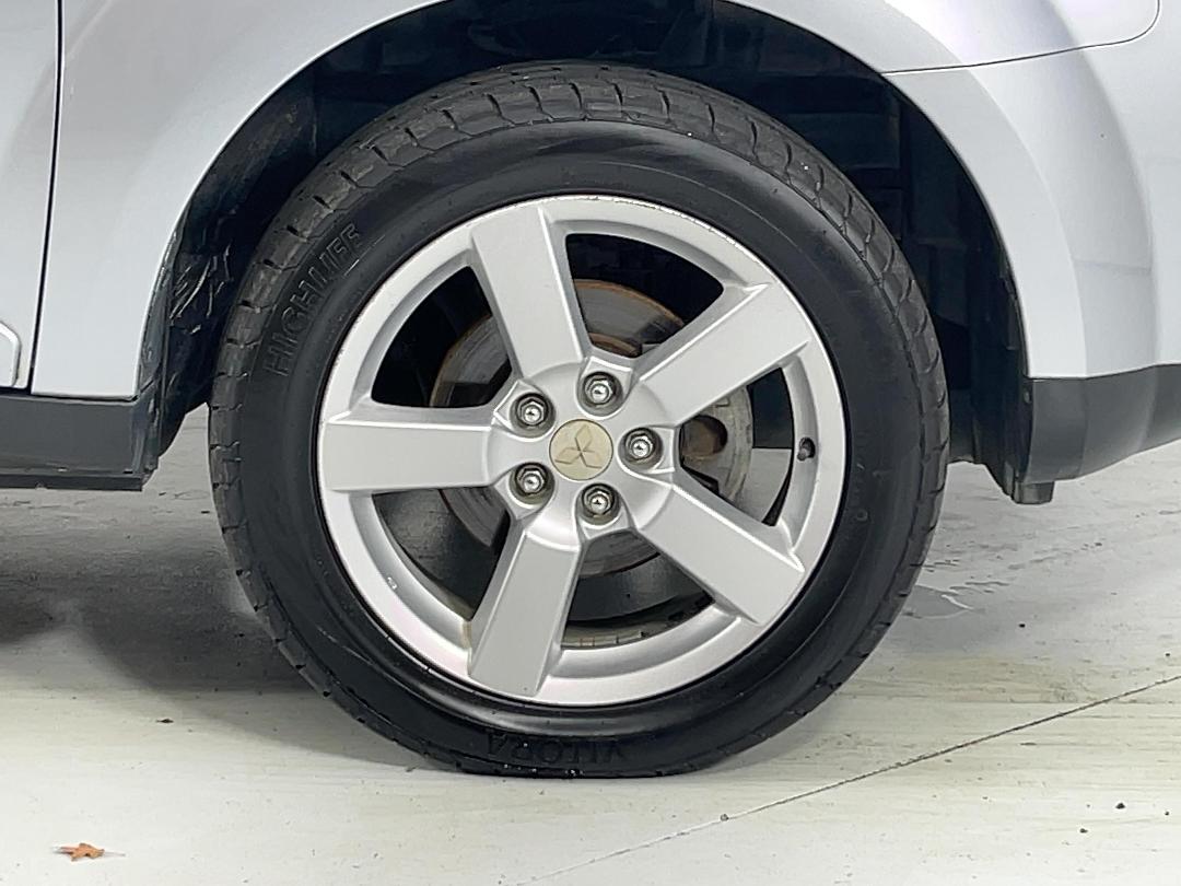 Photo '9' of Mitsubishi Outlander