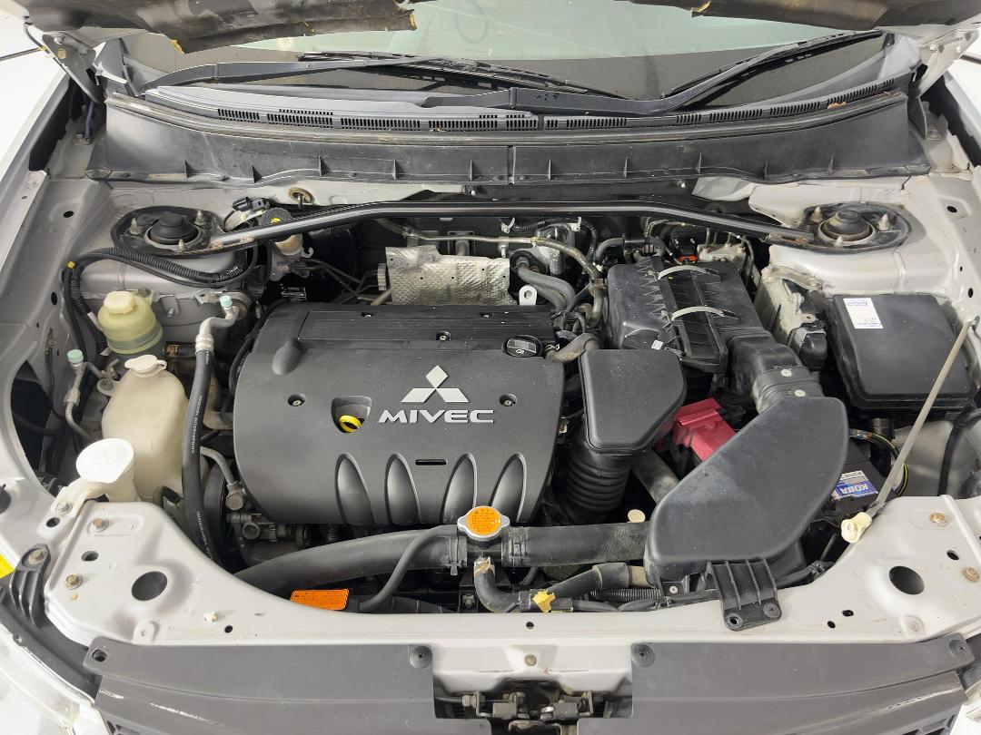 Photo '13' of Mitsubishi Outlander