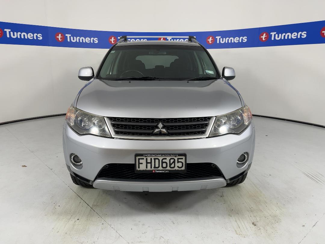 Photo '2' of Mitsubishi Outlander