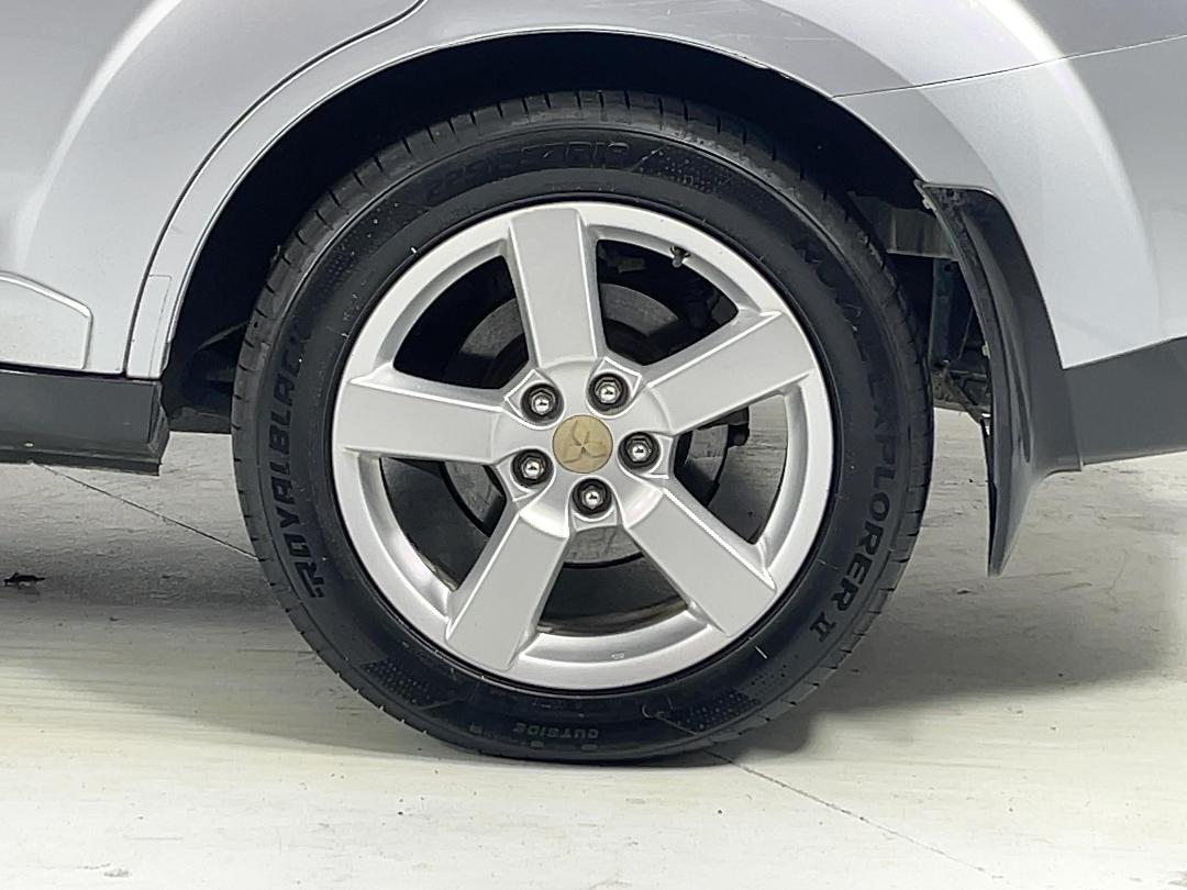 Photo '11' of Mitsubishi Outlander