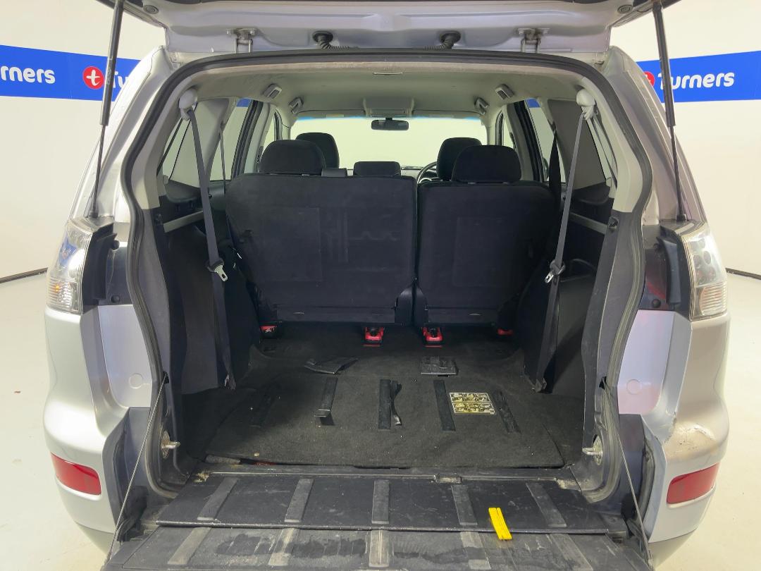 Photo '14' of Mitsubishi Outlander