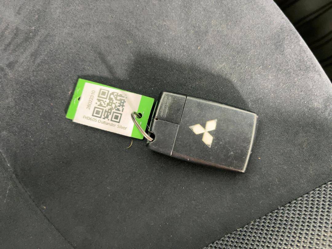 Photo '22' of Mitsubishi Outlander