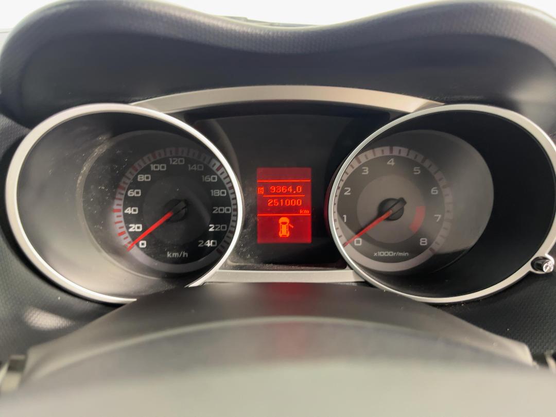 Photo '21' of Mitsubishi Outlander