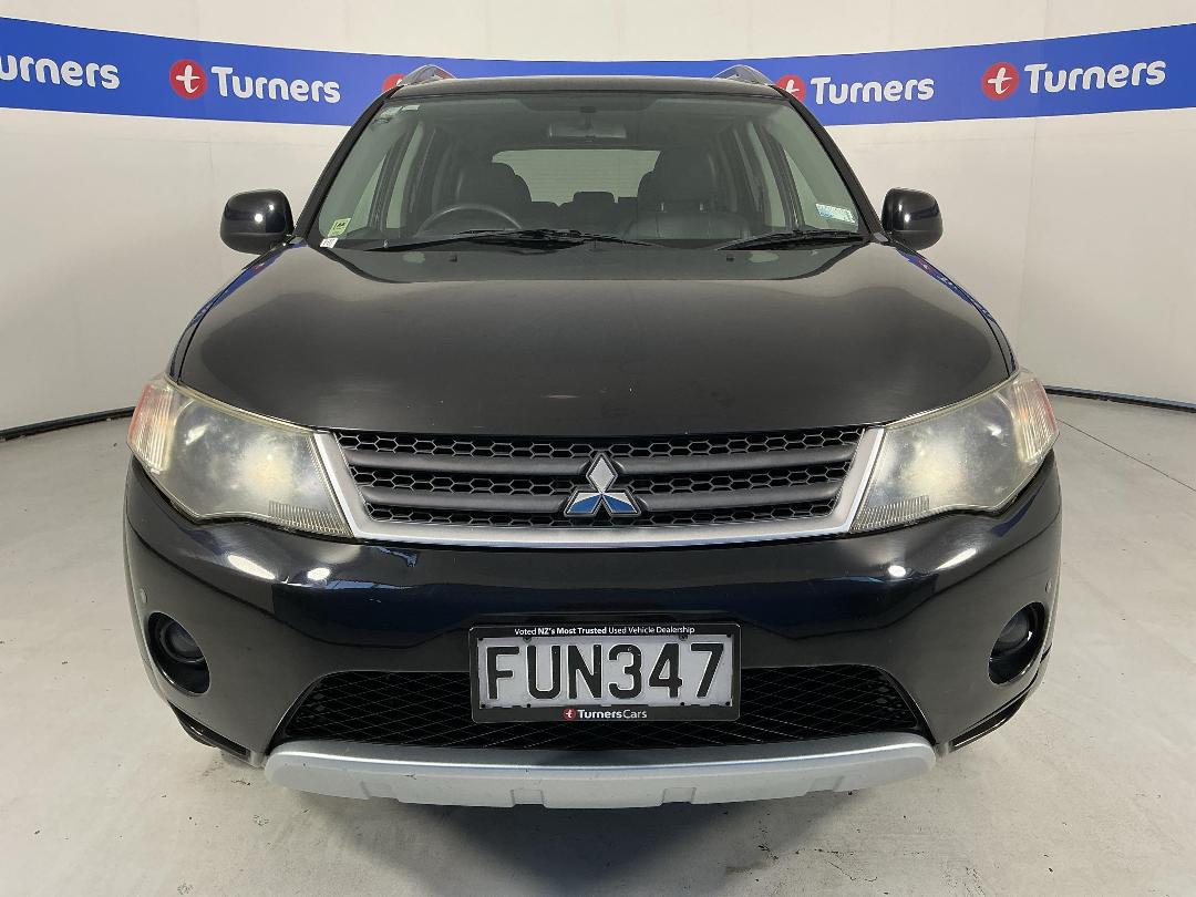 Photo '2' of Mitsubishi Outlander