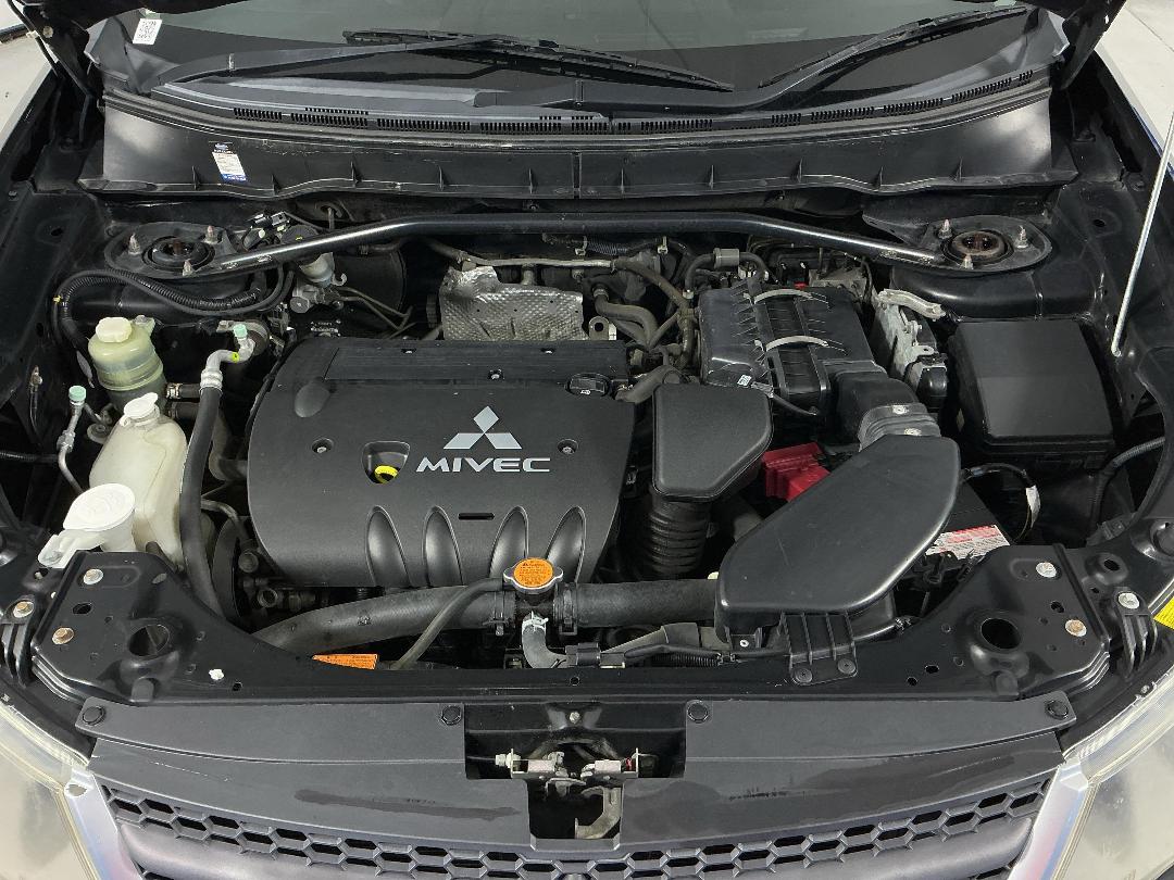 Photo '13' of Mitsubishi Outlander