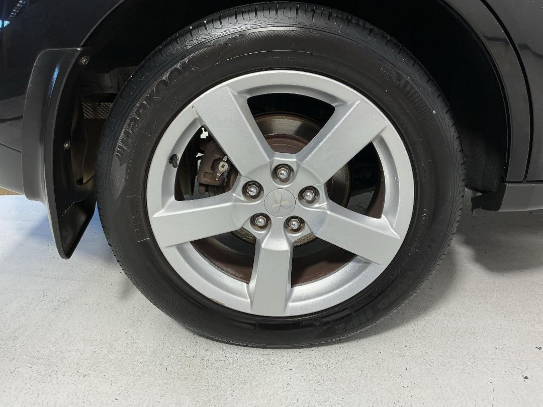 Photo '12' of Mitsubishi Outlander