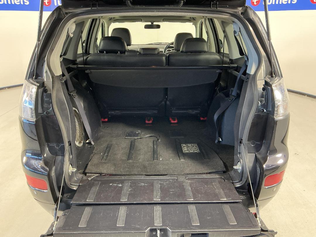 Photo '14' of Mitsubishi Outlander