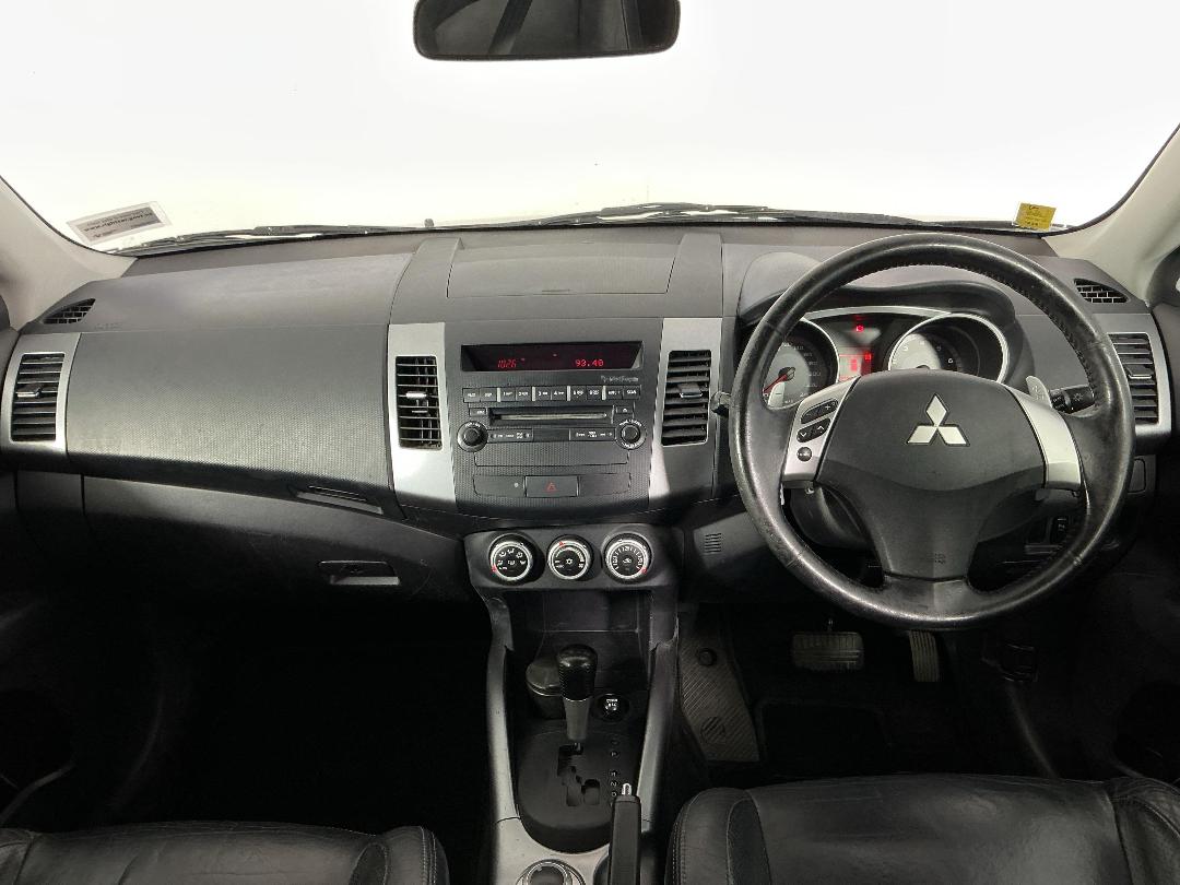 Photo '17' of Mitsubishi Outlander