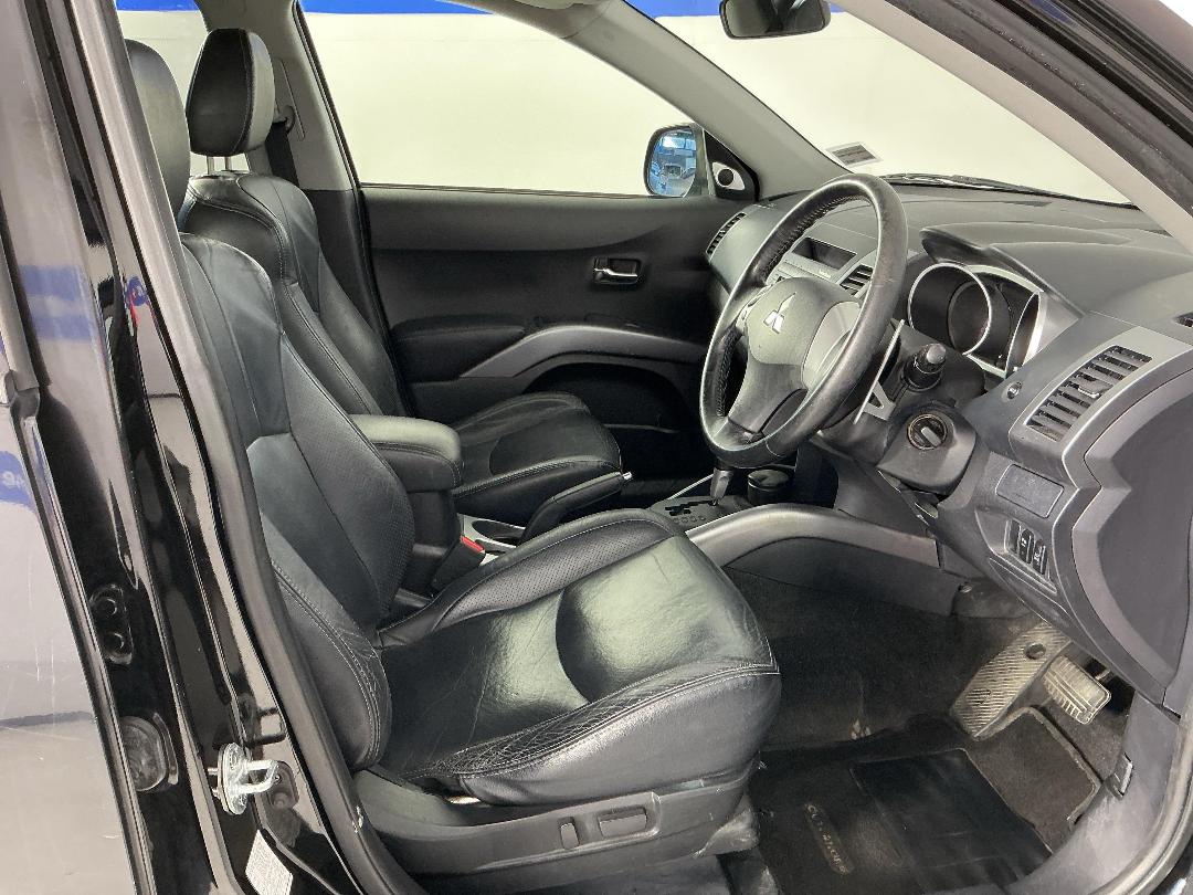 Photo '16' of Mitsubishi Outlander