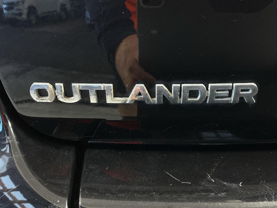 Photo '28' of Mitsubishi Outlander