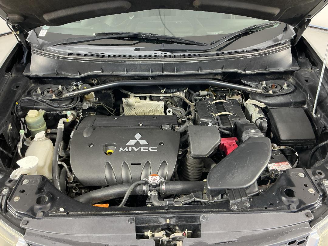 Photo '13' of Mitsubishi Outlander