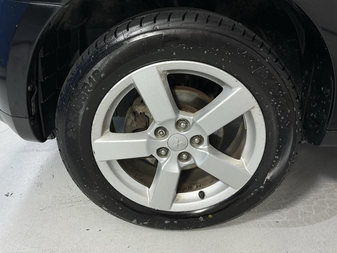 Photo '10' of Mitsubishi Outlander